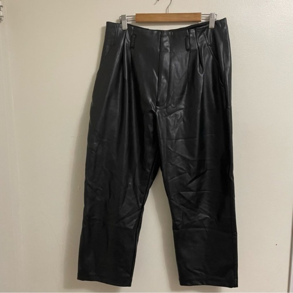 Abercrombie & fitch women’s black faux leather high waist  pants crop leg xl
